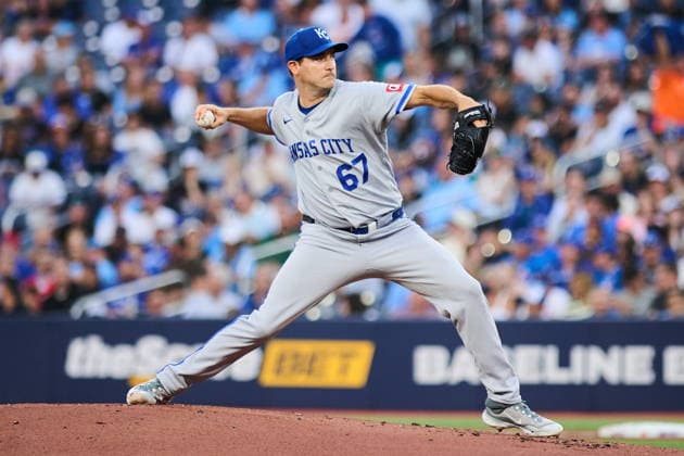 August 25, 2026, Toronto, On, Canada: Kansas City Royals pitcher Seth Lugo (67) works against the Toronto Blue Jays during first inning MLB, Baseball Herren, USA baseball action in Toronto, on Tuesday, Aug. 25, 2026. Canada News - August 25, 2026 - ZUMAc35_ 20260825_zaf_c35_113 Copyright: xSammyxKoganx
