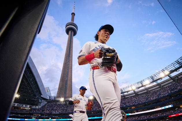 August 25, 2026, Toronto, On, Canada: Toronto Blue Jays Kazuma Okamoto (7) heads back to the dugout during second inning MLB, Baseball Herren, USA baseball action against the Kansas City Royals in Toronto, on Tuesday, Aug. 25, 2026. Canada News - August 25, 2026 - ZUMAc35_ 20260825_zaf_c35_115 Copyright: xSammyxKoganx