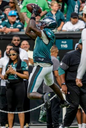 August 25, 2026, Philadelphia, Pa, USA: Philadelphia Eagles wide receiver Hollywood Brown catches a pass during the Philadelphia Eagles public practice at Lincoln Financial Field in Philadelphia, Pennsylvania on August 25, 2026. Cal Media NFL, American Football Herren, USA 2026: Philadelphia Eagles Public Practice AUG 25  - ZUMAcs17 20260825_faf_cs17_015 Copyright: xScottxSeriox