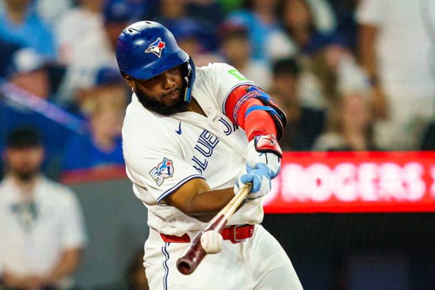 August 25, 2026, Toronto, On, Canada: Toronto Blue Jays Vladimir Guerrero Jr. (27) hits a double during eighth inning MLB, Baseball Herren, USA Baseball action in Toronto, on Tuesday, Aug. 25, 2026. Canada News - August 25, 2026 - ZUMAc35_ 20260825_zaf_c35_122 Copyright: xKeitoxNewmanx