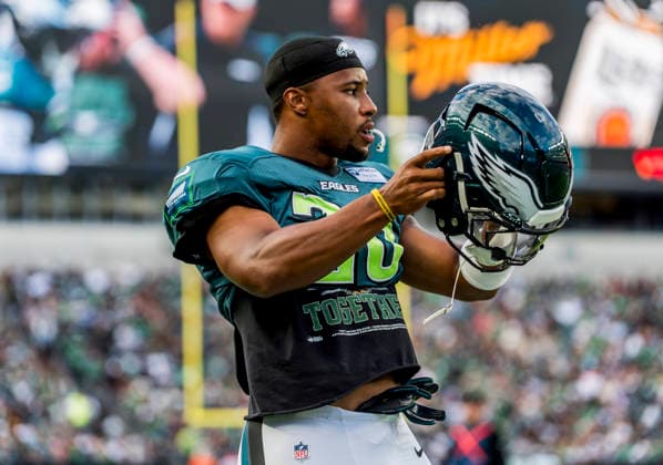 NFL, American Football Herren, USA 2026: Philadelphia Eagles Public Practice AUG 25 August 25, 2026, Philadelphia, Pa, USA: Philadelphia Eagles running back Saquon Barkley practices during the Philadelphia Eagles public practice at Lincoln Financial Field in Philadelphia, Pennsylvania on August 25, 2026. Scott Serio Cal Media(Credit Image: Scott Serio Cal Sport Media) Philadelphia Pa USA EDITORIAL USE ONLY Copyright: xx ZUMA-20260825_faf_cs17_031.jpg ScottxSeriox csmphotothree514880