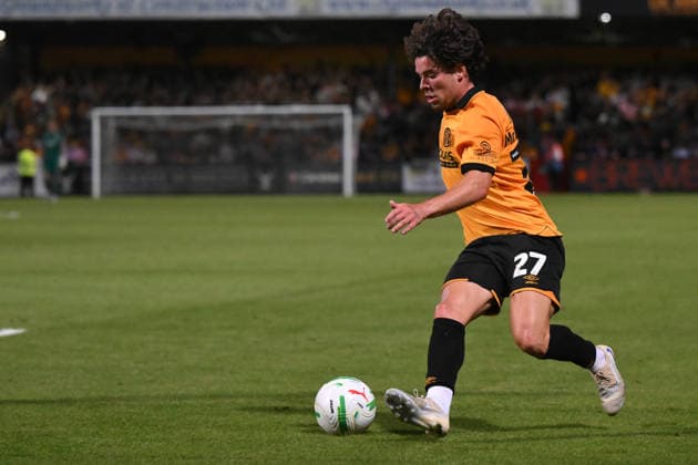 Cambridge United v Millwall - Carabao Cup Second Round Glen McConnell of Cambridge United controls the ball during the Carabao Cup Second Round match between Cambridge United and Millwall at the Cledara Abbey Stadium in Cambridge, on August 25, 2026. Cambridge Cambridgeshire  Copyright: xMIxNewsx originalFilename:fletcher-cambridg260825_npC7Q.jpg