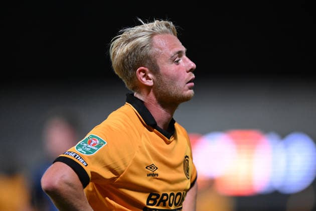 Cambridge United v Millwall - Carabao Cup Second Round Liam Bennet of Cambridge United looks on during the Carabao Cup Second Round match between Cambridge United and Millwall at the Cledara Abbey Stadium in Cambridge, on August 25, 2026. Cambridge Cambridgeshire  Copyright: xMIxNewsx originalFilename:fletcher-cambridg260825_npzEG.jpg