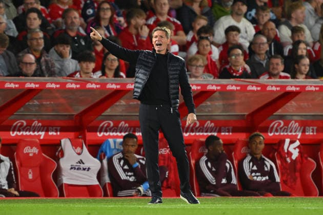 Nottingham Forest v Leeds United - Carabao Cup Second Round Oliver Glasner, head coach of Nottingham Forest, gives instructions during the Carabao Cup Second Round match between Nottingham Forest and Leeds United at the City Ground in Nottingham, on August 25, 2026. Nottingham Nottinghamshire United Kingdom  Copyright: xMIxNewsx originalFilename:fletcher-nottingh260825_npv7Z.jpg