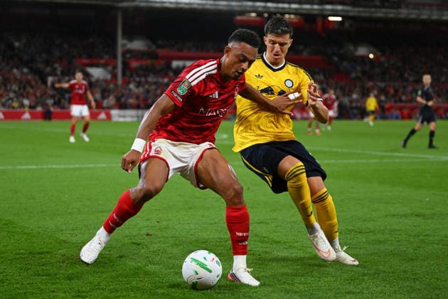 Nottingham Forest v Leeds United - Carabao Cup Second Round Dan Ndoye of Nottingham Forest holds off Tarik Muharemovic of Leeds United during the Carabao Cup Second Round match between Nottingham Forest and Leeds United at the City Ground in Nottingham, on August 25, 2026. Nottingham Nottinghamshire United Kingdom  Copyright: xMIxNewsx originalFilename:fletcher-nottingh260825_npy3U.jpg
