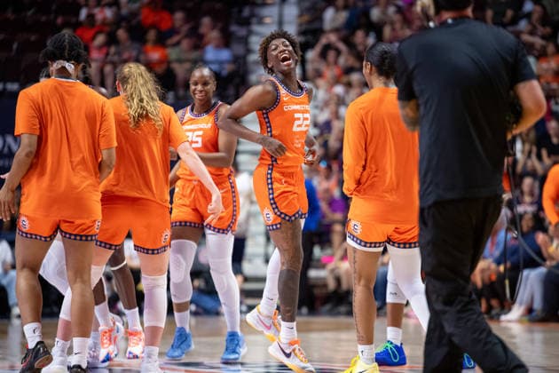 UNCASVILLE, CT - AUGUST 25: Saniya Rivers 22 of the Connecticut Sun celebrates during the WNBA, Basketball Damen, USA game between the Chicago Sky and the Connecticut Sun on August 25, 2026 at Mohegan Sun Arena in Uncasville, CT. (Photo by Erica Denhoff Icon Sportswire) WNBA: AUG 25 Chicago Sky at Connecticut Sun EDITORIAL USE ONLY Icon26082510