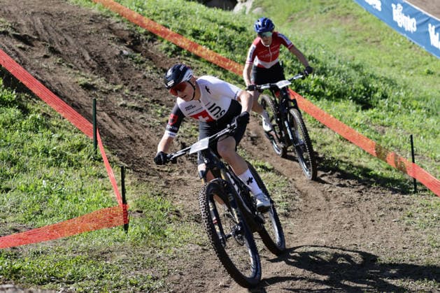 26.08.2026, Daolasa di Commezzadura, Val di Sole Bikeland, 2026 UCI MTB World Championship, WM, Weltmeisterschaft Women Elite s E-MTB XC (E-MTB Cross Country) Kathrin Stirnemann 2 (SUI) and Anna Spielmann 1 (AUT) Daolasa di Commezzadura Val di Sole Bikeland Trento Italy *** August 26, 2026, Daolasa di Commezzadura, Val di Sole Bikeland, 2026 UCI MTB World Championships Women’s Elite E MTB XC (E MTB Cross Country) Kathrin Stirnemann 2 SUI and Anna Spielmann 1 AUT Daolasa di Commezzadura Val di Sole Bikeland Trento, Italy Copyright: xJustPictures.ch FrancescoxMinghettix jp-en-FrMi-MNG_0123