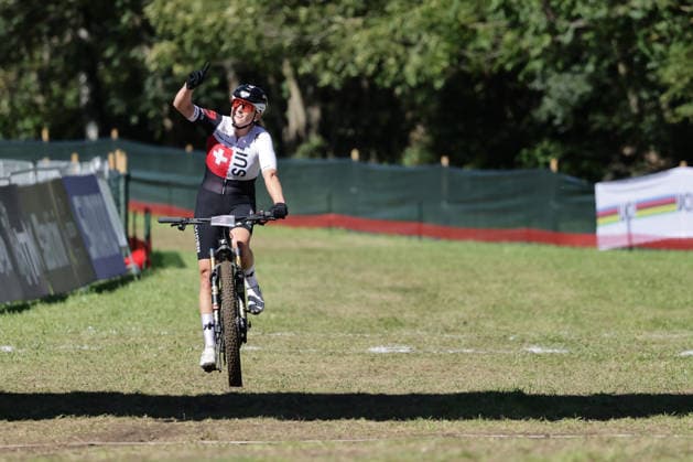 26.08.2026, Daolasa di Commezzadura, Val di Sole Bikeland, 2026 UCI MTB World Championship, WM, Weltmeisterschaft Women Elite s E-MTB XC (E-MTB Cross Country) Kathrin Stirnemann 2 (SUI) arriving in second position Daolasa di Commezzadura Val di Sole Bikeland Trento Italy *** August 26, 2026, Daolasa di Commezzadura, Val di Sole Bikeland, 2026 UCI MTB World Championships Women’s Elite E MTB XC (E MTB Cross Country) Kathrin Stirnemann 2 SUI finishing in second place Daolasa di Commezzadura Val di Sole Bikeland Trento, Italy Copyright: xJustPictures.ch FrancescoxMinghettix jp-en-FrMi-MNG_0388