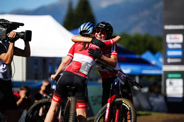 2026 UCI Mountain Bike World Championships Picture by Ed Sykes SWpix.com - 26 08 2026 - Cycling - 2026 UCI Mountain Bike World Championships - Val di Sole, Trentino, Italy - E-mountain bike (E-MTB) Cross Country - Women Elite - Anna Spielmann (Austria) wins to become World Champion and celebrates with Tamara Wiedmann (Austria) Copyright: x xSWpix.comx(t axPhotographyxHubxLtd)xEdxSykes SWpix.comx SWP-3030-19418