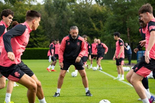 Rangers manager Derek McInnes at training ahead of tomorrow s UEFA Conference League qualifying match against Jablonec. Rangers Training - The Rangers Training Centre, Glasgow, Lanarkshire, Scotland, UK - 26 Aug 2026Glasgow The Rangers Training Centre Lanarkshire United Kingdom  Copyright: xO Rourke RangersxFC Shutterstockx 17117524am