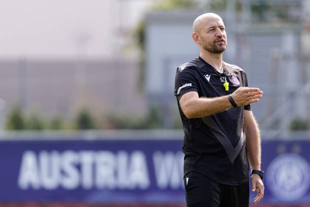 SOCCER - UEFA ECL, A.Wien vs Braga VIENNA,AUSTRIA,26.AUG.26 - SOCCER - UEFA Conference League, play-off, Austria Wien vs Sporting Braga, preview, training A.Wien. Image shows head coach Stephan Helm (A.Wien).  GEPAxpictures xArminxRauthner