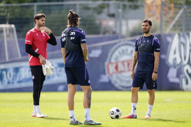 SOCCER - UEFA ECL, A.Wien vs Braga VIENNA,AUSTRIA,26.AUG.26 - SOCCER - UEFA Conference League, play-off, Austria Wien vs Sporting Braga, preview, training A.Wien. Image shows Samuel Sahin-Radlinger, Johannes Handl and Aleksandar Dragovic (A.Wien).  GEPAxpictures xArminxRauthner
