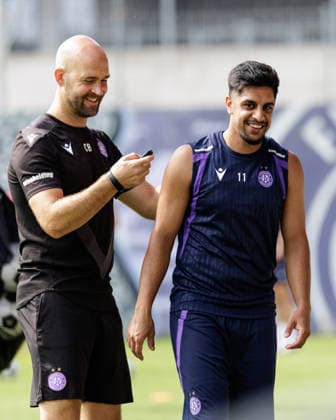 SOCCER - UEFA ECL, A.Wien vs Braga VIENNA,AUSTRIA,26.AUG.26 - SOCCER - UEFA Conference League, play-off, Austria Wien vs Sporting Braga, preview, training A.Wien. Image shows athletics coach Christian Balga and Manprit Sarkaria (A.Wien).  GEPAxpictures xArminxRauthner