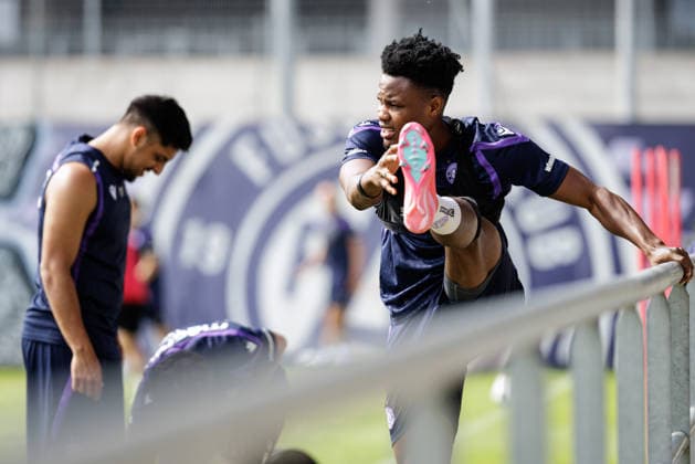 SOCCER - UEFA ECL, A.Wien vs Braga VIENNA,AUSTRIA,26.AUG.26 - SOCCER - UEFA Conference League, play-off, Austria Wien vs Sporting Braga, preview, training A.Wien. Image shows Manprit Sarkaria and Kelvin Boateng (A.Wien).  GEPAxpictures xArminxRauthner