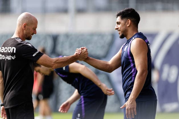 SOCCER - UEFA ECL, A.Wien vs Braga VIENNA,AUSTRIA,26.AUG.26 - SOCCER - UEFA Conference League, play-off, Austria Wien vs Sporting Braga, preview, training A.Wien. Image shows assistant coach Christoph Glatzer and Manprit Sarkaria (A.Wien).  GEPAxpictures xArminxRauthner