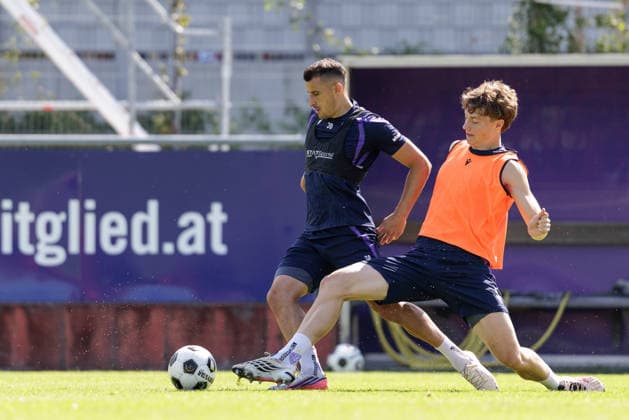 SOCCER - UEFA ECL, A.Wien vs Braga VIENNA,AUSTRIA,26.AUG.26 - SOCCER - UEFA Conference League, play-off, Austria Wien vs Sporting Braga, preview, training A.Wien. Image shows Manfred Fischer and Philipp Maybach (A.Wien).  GEPAxpictures xArminxRauthner