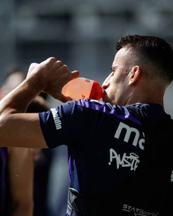 SOCCER - UEFA ECL, A.Wien vs Braga VIENNA,AUSTRIA,26.AUG.26 - SOCCER - UEFA Conference League, play-off, Austria Wien vs Sporting Braga, preview, training A.Wien. Image shows Manfred Fischer (A.Wien). Keywords: bottle.  GEPAxpictures xArminxRauthner