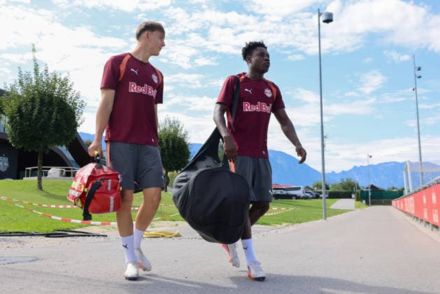 SOCCER - UEFA EL, RBS vs Mjaellby SALZBURG,AUSTRIA,26.AUG.26 - SOCCER - UEFA Europa League, play-off, Red Bull Salzburg vs Mjaellby AIF, preview, training RBS. Image shows Bartosz Mazurek and Edmund Baidoo (RBS).  GEPAxpictures xMathiasxMandl