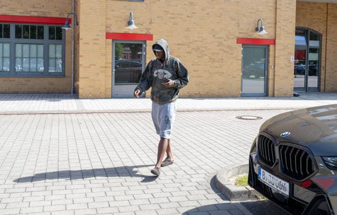 Fußball, Herren, Saison 2026 2027, 1. Bundesliga, 1. FC Union Berlin, Training auf Trainingsplatz II, Ilyas Ansah verlässt das Stadion An der Alten Försterei, 26.08.2026, *** Soccer, Men s, 2026–2027 Season, Bundesliga 1, 1. FC Union Berlin, Training on Training Field II, Ilyas Ansah leaves the An der Alten Försterei Stadium, August 26, 2026, Copyright: xMatthiasxKochx