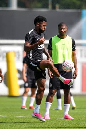 Besiktas complete preparations for Kauno Zalgiris Europa League Play-Off match ISTANBUL, TURKIYE - AUGUST 26: Besiktas players Amir Murillo, left, and Emmanuel Agbadou, center, take part in a training session at BJK Nevzat Demir Training Facilities ahead of the UEFA Europa League play-off second-leg match against Lithuanian side Kauno Zalgiris, on August 26, 2026 in Istanbul, Turkiye. Muhammed Ali Yigit Anadolu Istanbul Turkey. Editorial use only. Please get in touch for any other usage.  Copyright: x2026xAnadoluxMuhammedxAlixYigitx
