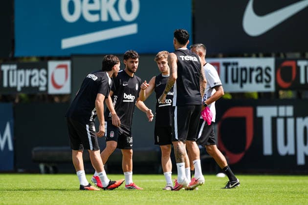Besiktas complete preparations for Kauno Zalgiris Europa League Play-Off match ISTANBUL, TURKIYE - AUGUST 26: Besiktas players Orkun Kokcu (L), Kartal Yilmaz (C) and Ridvan Yilmaz take part in a training session at BJK Nevzat Demir Training Facilities ahead of the UEFA Europa League play-off second-leg match against Lithuanian side Kauno Zalgiris, on August 26, 2026 in Istanbul, Turkiye. Muhammed Ali Yigit Anadolu Istanbul Turkey. Editorial use only. Please get in touch for any other usage.  Copyright: x2026xAnadoluxMuhammedxAlixYigitx