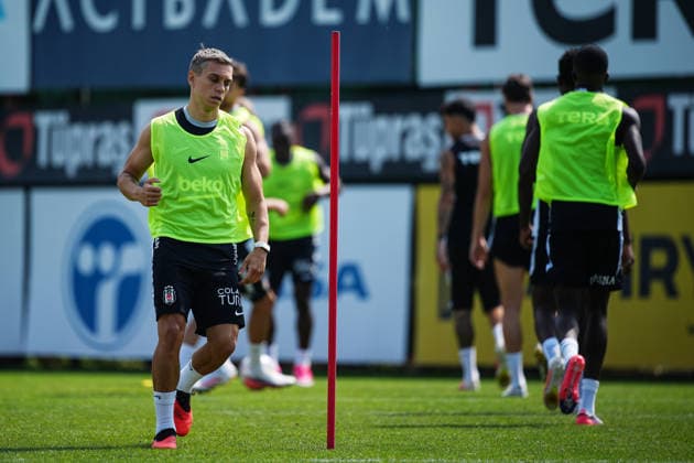 Besiktas complete preparations for Kauno Zalgiris Europa League Play-Off match ISTANBUL, TURKIYE - AUGUST 26: Besiktas player Leandro Trossard takes part in a training session at BJK Nevzat Demir Training Facilities ahead of the UEFA Europa League play-off second-leg match against Lithuanian side Kauno Zalgiris, on August 26, 2026 in Istanbul, Turkiye. Muhammed Ali Yigit Anadolu Istanbul Turkey. Editorial use only. Please get in touch for any other usage.  Copyright: x2026xAnadoluxMuhammedxAlixYigitx