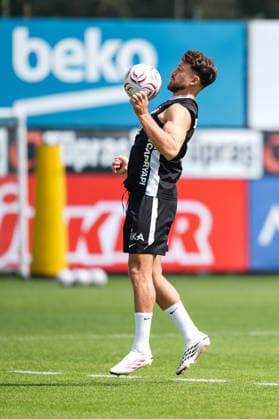 Besiktas complete preparations for Kauno Zalgiris Europa League Play-Off match ISTANBUL, TURKIYE - AUGUST 26: Besiktas player Salih Ozcan takes part in a training session at BJK Nevzat Demir Training Facilities ahead of the UEFA Europa League play-off second-leg match against Lithuanian side Kauno Zalgiris, on August 26, 2026 in Istanbul, Turkiye. Muhammed Ali Yigit Anadolu Istanbul Turkey. Editorial use only. Please get in touch for any other usage.  Copyright: x2026xAnadoluxMuhammedxAlixYigitx