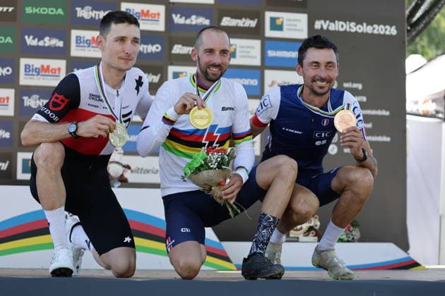 26.08.2026, Daolasa di Commezzadura, Val di Sole Bikeland, 2026 UCI MTB World Championship, WM, Weltmeisterschaft E-MTB XC Medals Ceremony (E-MTB Cross Country) Joris Ryf 2 (SUI), 2nd place and silver medal, JÃ rome Gilloux 1 (FRA), 1st place, World Champion and gold medal and Stephane Tempier 10 (FRA), 3rd place and bronze medal of the Men Elite s E-Mtb Cross Country World Championships 2026 Daolasa di Commezzadura Val di Sole Bikeland Trento Italy *** August 26, 2026, Daolasa di Commezzadura, Val di Sole Bikeland, 2026 UCI MTB World Championships Men’s MTB XC Medals Ceremony Men’s MTB Cross Country: Joris Ryf 2 SUI, 2nd place and silver medal, Jérôme Gilloux 1 FRA, 1st place, World Champion, and gold medal; and Stéphane Tempier 10 FRA, 3rd place and bronze medal at the 2026 Men’s Elite E-MTB Cross Country World Championships in Daolasa di Commezzadura, Val di Sole Bikeland, Trento, Italy Copyright: xJustPictures.ch FrancescoxMinghettix jp-en-FrMi-MNG_0277