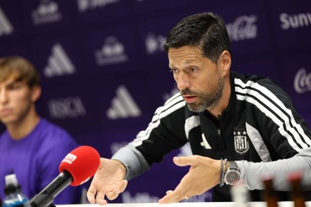 Anderlecht s head coach Vitor Bruno pictured during a press conference, PK, Pressekonferenz of Belgian soccer team RSC Anderlecht, Wednesday 26 August 2026 in Brussels, in preparations of the return leg of the play-off round for the UEFA Europa League phase, against Kazakh Kairat Almaty. VIRGINIExLEFOUR  x0864902393stx