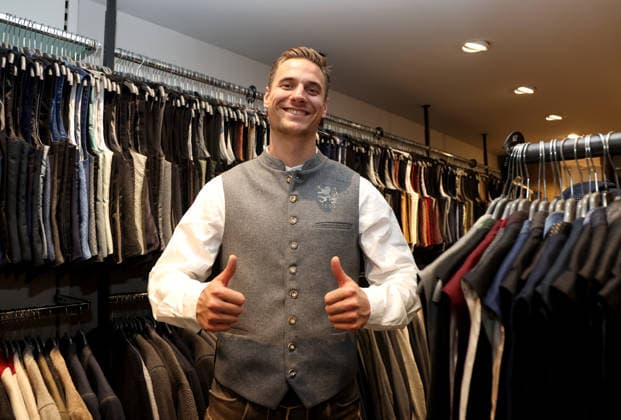 Soccer, Men s, Oktoberfest Outfits, 2026–2027 Season, TSV 1860 Munich, Traditional Outfits by Angermaier: Dennis Dressel of TSV 1860 Munich gives a thumbs-up while wearing traditional attire and lederhosen