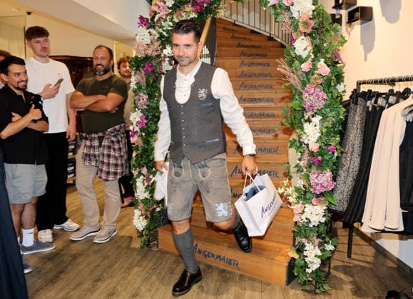 Soccer, Men s, Oktoberfest Outfits, 2026–2027 Season, TSV 1860 Munich, Traditional Outfits by Angermaier Alper Kayabunar, TSV 1860 Munich Coach in Traditional Outfit, Lederhosen, and a Shopping Bag
