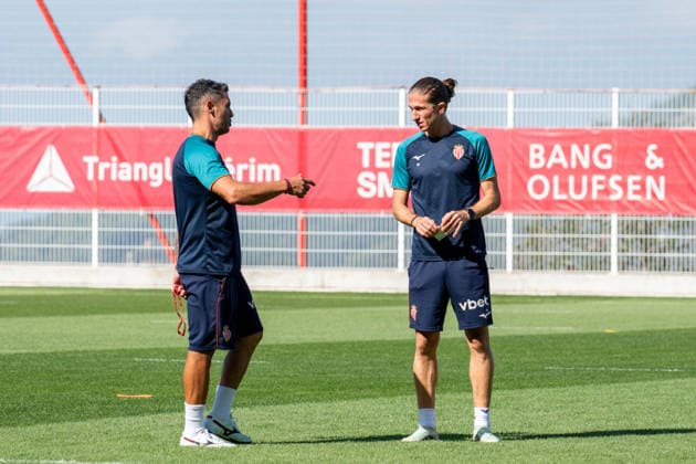 AS Monaco Training - Monaco Goalkeeper coach Jyri Nieminen seen with coach Filipe Luis during training session of AS Monaco Football Club before the Europa League Conference match against Polish team Gornik Zabrze taken place in Stade Louis II on August 27, in AS Monaco training center in La Turbie, France on August 26, 2026. Photo by Laurent Coust ABACAPRESS.COM LA TURBIE Monaco  Copyright: xCoustxLaurent ABACAx