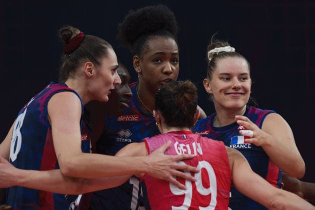August 26, 2026: Amelie Rotar, Halimatou Bah, Marine Amandha Sylves, Juliette Gelin, and Enora Danard Selosse of France celebrate during the CEV EuroVolley 2026 group stage volleyball match between France and Italy on August 26, 2026 in Gothenburg. Photo by Mathias Bergeld, BILDBYRAN, code MB MB1407 volleyball CEV EuroVolley 2026 women s volleyball European Championship France Italy Day 6 women s team BBENG France Italy women celebrating France  Copyright: MATHIASxBERGELD BB260826MB020