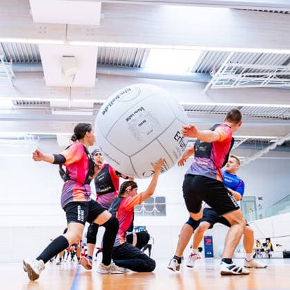 26.08.2026, GER, Kinball Kin-Ball, Frauen Maenner, Saison 26, European Cup 2026 International Open Erfurt Die Erfurter Lachse sind in ihrem ersten Spiel des Turniers auf die TSG Dissen sowie dem TSV Bobingen getroffen. 99089 Erfurt Sporthalle Sportanlage Rieths Thüringen Deutschland *** August 26, 2026, GER, Kinball, Women’s and Men’s, Season 26, 2026 European Cup International Open Erfurt: The Erfurt Lachse faced TSG Dissen and TSV Bobingen in their first game of the tournament. 99089 Erfurt, Rieths Sports Complex, Thuringia, Germany