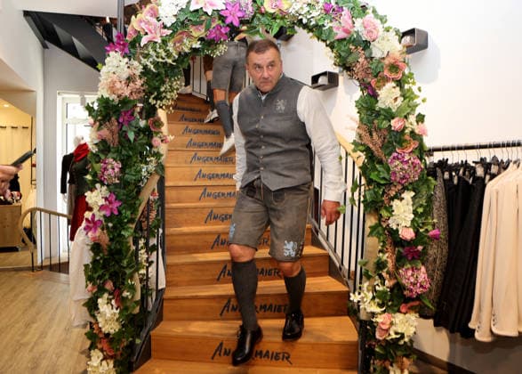 Soccer, Men s, Oktoberfest Outfits, 2026–2027 Season, TSV 1860 Munich, Traditional Costumes by Angermaier Manfred Paula, Managing Director of TSV 1860 Munich in Traditional Costume, Lederhosen