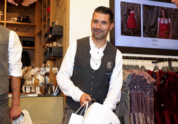 Soccer, Men s, Oktoberfest Outfits, 2026–2027 Season, TSV 1860 Munich, Traditional Outfits by Angermaier Alper Kayabunar, TSV 1860 Munich Coach in Traditional Outfit, Lederhosen, smiling, with a smile