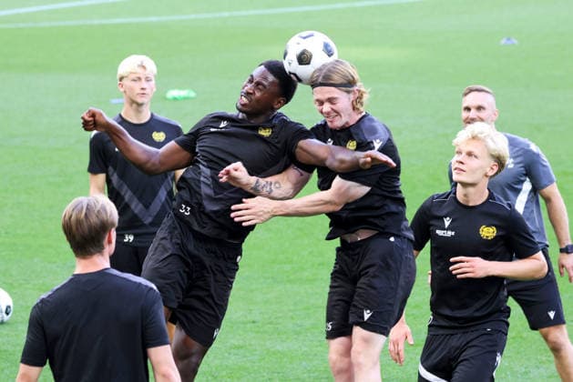 SOCCER - UEFA EL, RBS vs Mjaellby SALZBURG,AUSTRIA,26.AUG.26 - SOCCER - UEFA Europa League, play-off, Red Bull Salzburg vs Mjaellby AIF, preview, training Mjaellby. Image shows Tony Miettinen and Max Nielsen (Maellby).  GEPAxpictures xMathiasxMandl