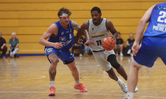 Ludwigsburg, Basketball Exhibition Game: MHP Riesen Ludwigsburg vs. HAKRO Merlins Crailsheim; from left: Booker Coplin (Merlins), Darius Perry (Riesen)