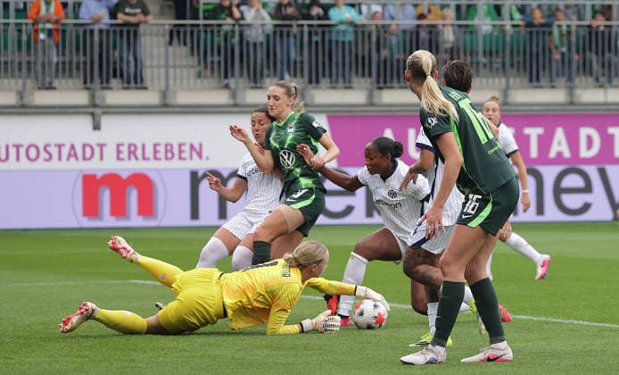 Cecilia Ran Runarsdottir, Inter Milan, vs. Lara Prasnikar, VfL Wolfsburg; Soccer, Women s, 2026–2027 Season, Women s Champions League Qualifying, Round 3, VfL Wolfsburg vs. Inter Milan