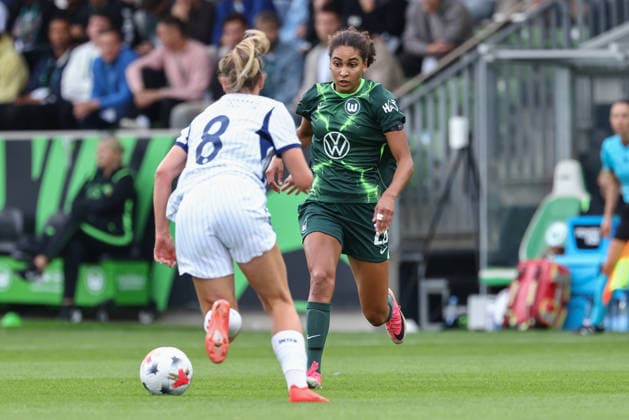 From left: Karolina Vilhjalmsdottir (Inter Milan, 8) and Cora Zicai (VfL Wolfsburg, 28) in a one-on-one battle, duel, dynamic moment, action, game scene, August 26, 2026, Wolfsburg, Germany, soccer, UEFA Women’s Champions League, VfL Wolfsburg vs. Inter Milan xobx