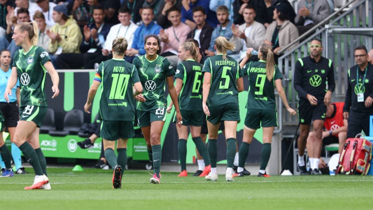 VfL Wolfsburg players celebrating a goal, cheering, jubilant, optimistic, game scene, highlight, joy over the 1-0 goal, August 26, 2026, Wolfsburg, Germany, soccer, UEFA Women’s Champions League, VfL Wolfsburg vs. Inter Milan xobx