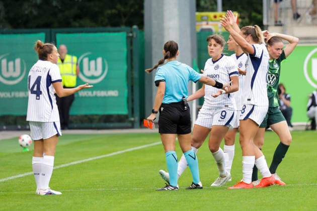 August 26, 2026, xgrfx, Soccer UEFA WCL Qualifying Round 3, VfL Wolfsburg vs. Inter Milan – Red Card, Chiara Robustellini, Inter Milan vs. Wolfsburg