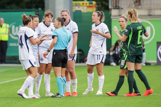 August 26, 2026, xgrfx, Soccer, UEFA WCL Qualifying Round 3, VfL Wolfsburg vs. Inter Milan, Red Card, Chiara Robustellini, Inter Milan, Wolfsburg