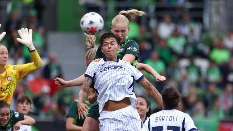 From left: Samantha van Diemen (Inter Milan, 4) and goal scorer Camilla Küver (VfL Wolfsburg, 16) score the goal to make it 2–0. Goal, Highlight, Goal, Heading duel, Header, Tackle, Action, Play, August 26, 2026, Wolfsburg, Germany, Soccer, UEFA Women’s Champions League, VfL Wolfsburg vs. Inter Milan xobx