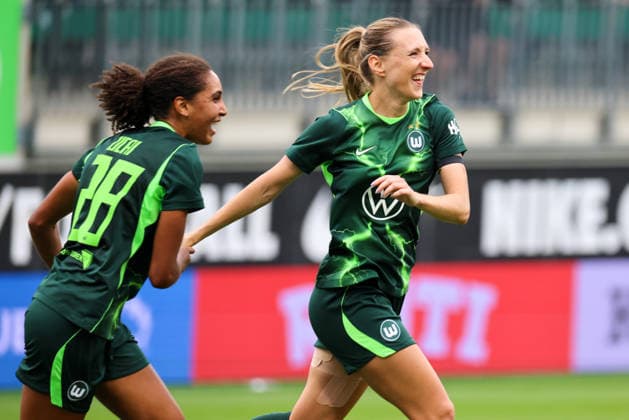 Wolfsburg, Germany, August 26, 2026; Champions League Qualifying First Leg: VfL Wolfsburg Women vs. Inter Milan Women. Pictured, from left: Goal scorer Lara Prasnikar of Wolfsburg scores the 1–0 goal for Wolfsburg and celebrates with Cora Zicai of Wolfsburg. Copyright: HMBxMedia MadeleinexFantini