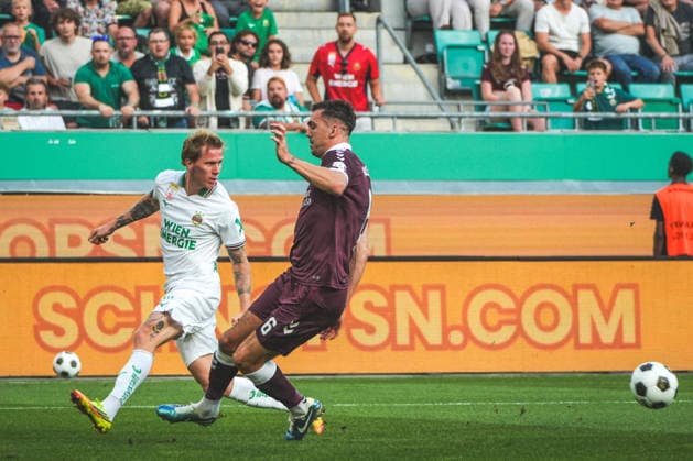 Soccer Austria UEFA Conference League 2026–2027 Playoffs Second Leg, August 26, 2026, SK Rapid Vienna (Austria) vs. Heart of Midlothian FC (Hearts) (Scotland), Weststadion, Vienna, Austria; Tonni Adamsen, SK Rapid Vienna, with Oisin McEntee, Heart of Midlothian FC Copyright: xLukasxBierederx