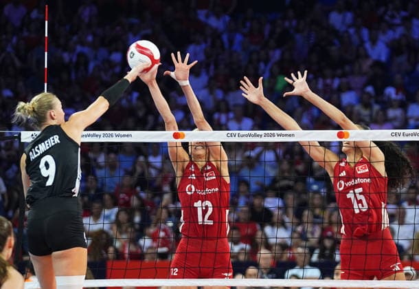 Turkiye v Germany - CEV EuroVolley 2026 ISTANBUL, TURKIYE - AUGUST 26: Deniz Uyanik (15), and Elif Sahin (12) of Turkiye in action against Lina Alsmeier (9) of Germany during the CEV EuroVolley 2026 Women Group A match between Turkiye and Germany at Sinan Erdem Sports Hall, on August 26, 2026, in Istanbul, Turkiye. Esra Bilgin Anadolu Istanbul Turkey. Editorial use only. Please get in touch for any other usage.  Copyright: x2026xAnadoluxEsraxBilginx