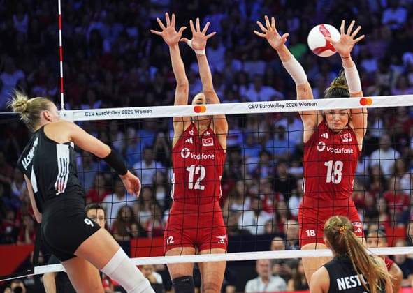 Turkiye v Germany - CEV EuroVolley 2026 ISTANBUL, TURKIYE - AUGUST 26: Deniz Uyanik (15), and Elif Sahin (12) of Turkiye in action against Lina Alsmeier (9) of Germany during the CEV EuroVolley 2026 Women Group A match between Turkiye and Germany at Sinan Erdem Sports Hall, on August 26, 2026, in Istanbul, Turkiye. Esra Bilgin Anadolu Istanbul Turkey. Editorial use only. Please get in touch for any other usage.  Copyright: x2026xAnadoluxEsraxBilginx
