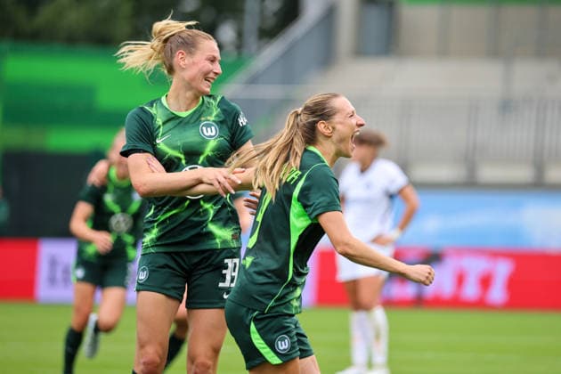Wolfsburg, Germany, August 26, 2026—Champions League Qualifying Round, First Leg: VfL Wolfsburg Women vs. Inter Milan Women. Pictured, from left: Lara Prasnikar, Wolfsburg’s second goal scorer, scores the 1–0 goal for Wolfsburg and celebrates with Sarai Linder, Wolfsburg. Copyright: HMBxMedia MadeleinexFantini