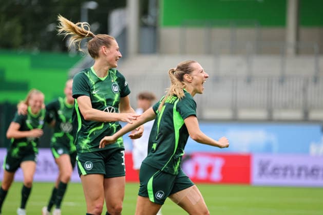 Wolfsburg, Germany, August 26, 2026—Champions League Qualifying Round, First Leg: VfL Wolfsburg Women vs. Inter Milan Women. Pictured, from left: Lara Prasnikar, Wolfsburg’s second goal scorer, scores the 1–0 goal for Wolfsburg and celebrates with Sarai Linder, Wolfsburg. Copyright: HMBxMedia MadeleinexFantini